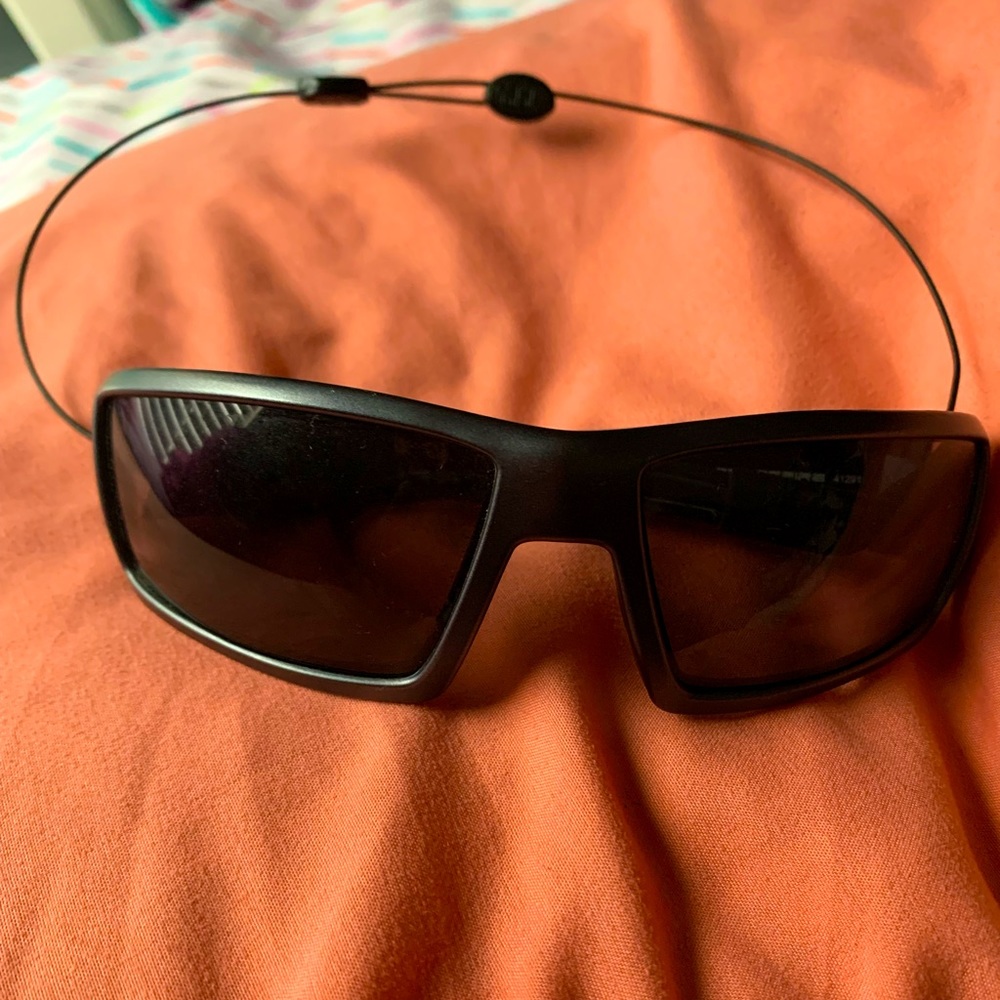Crossfire Sunglasses with Cãblz Eyewear Holder Attached